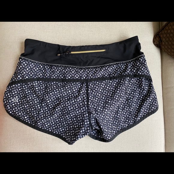 Lululemon Speed Up shorts lined Size 4 black white - Picture 2 of 3
